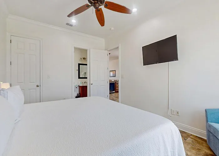 Holiday home Luxury Beachfront Duplex In Morgan - Pool Elevator And Wedding-friendly *